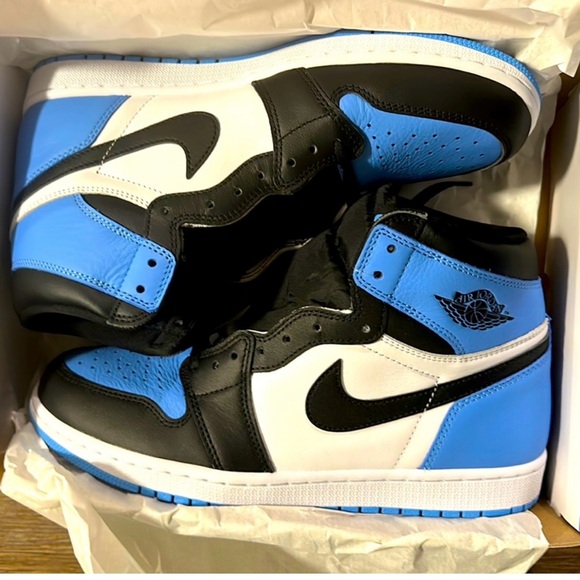 Air Jordan 1 Retro High OG ‘UNC TOE’ - Picture 15 of 16